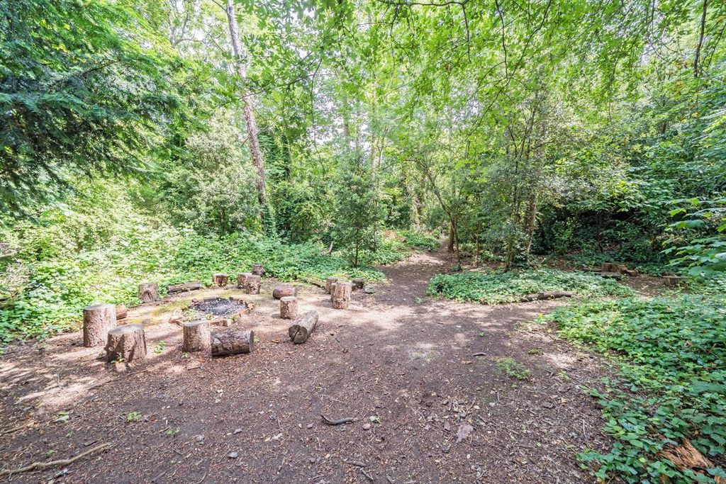 Property photo 2 of 6