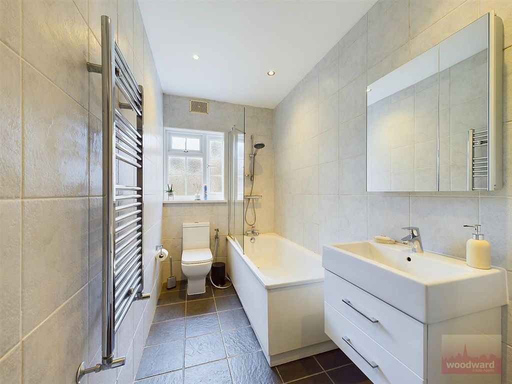 Property photo 3 of 17 Cam01320G0-Pr0212-Still007.Jpg