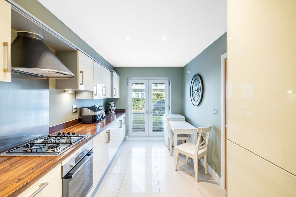 Property photo 2 of 19