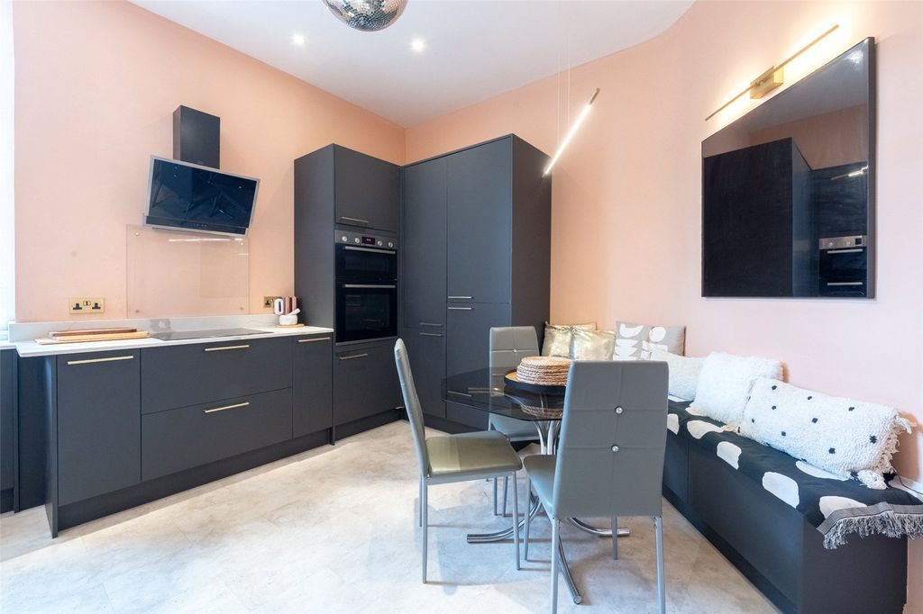 Property photo 3 of 21 Seafield Place 7877