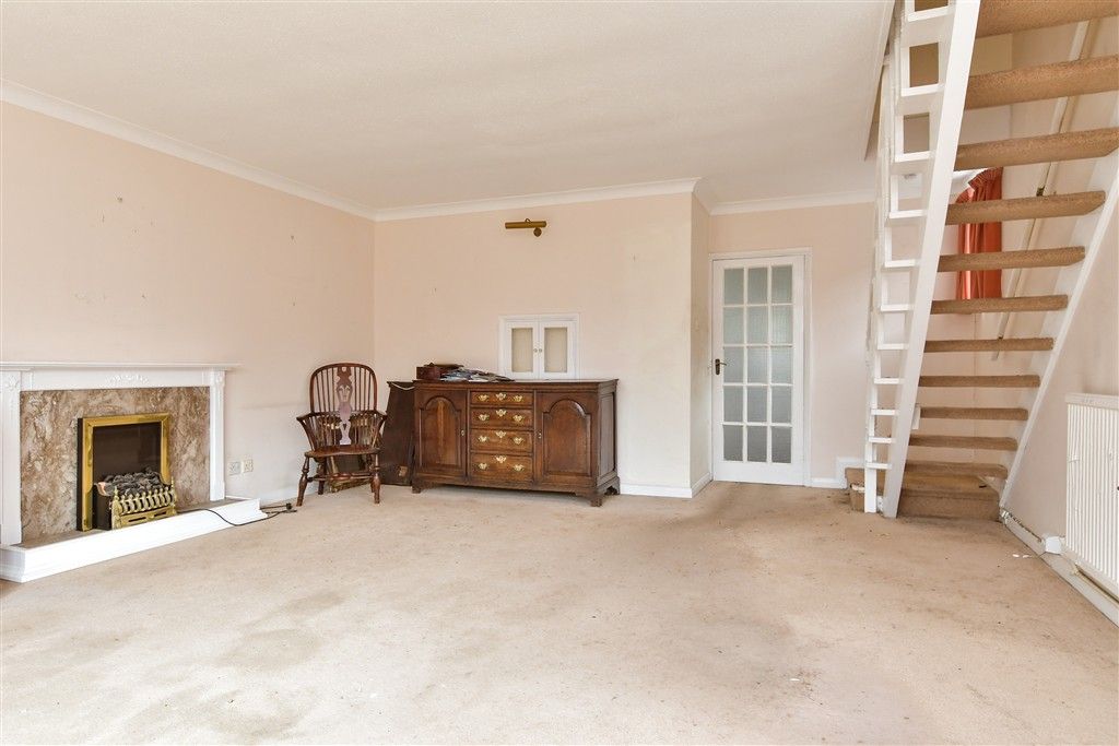 Property photo 3 of 10 Lounge