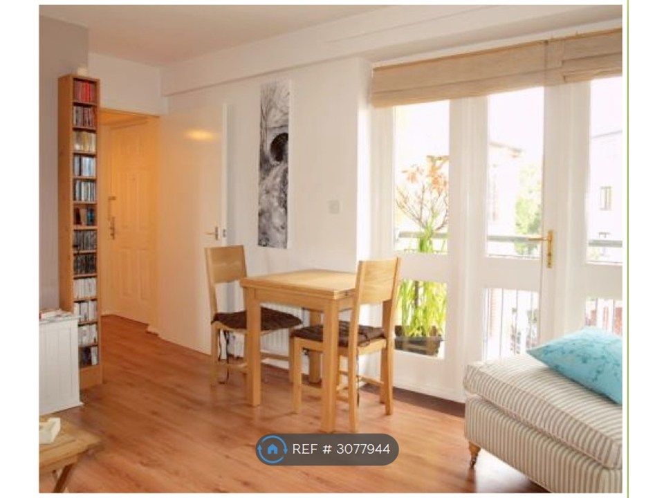 Property photo 1 of 7 Front Room