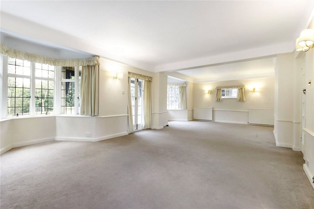 Property photo 2 of 13 Sitting Room