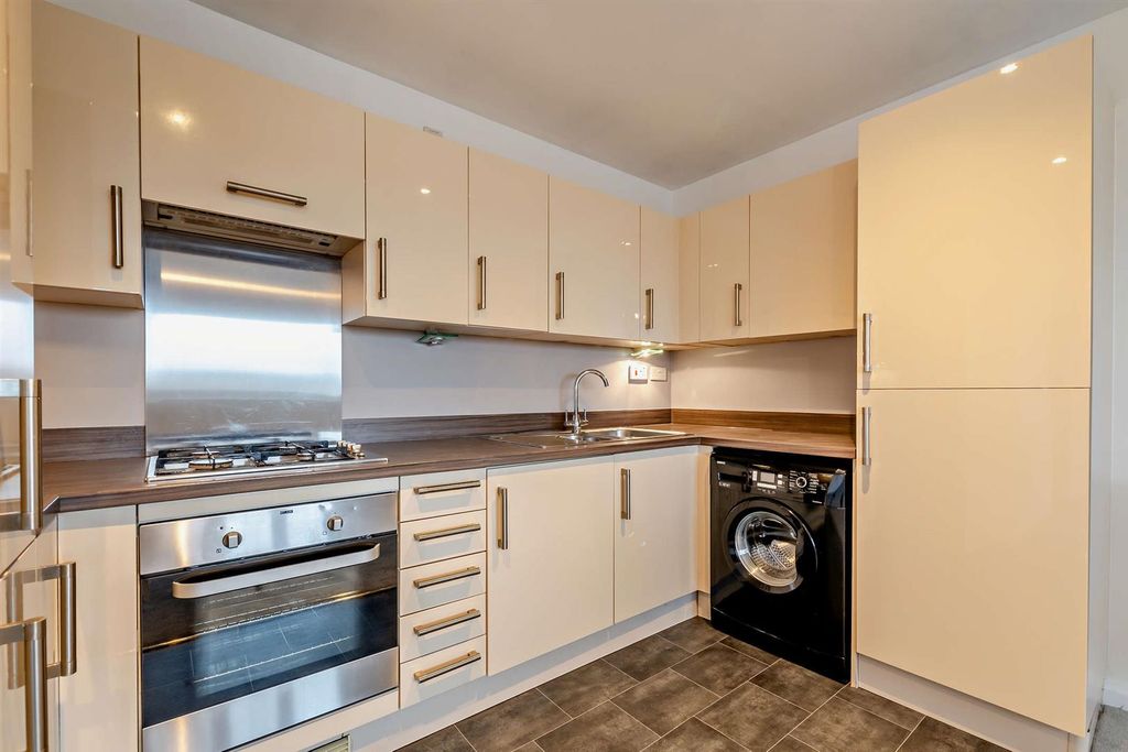 Property photo 3 of 16 Kitchen