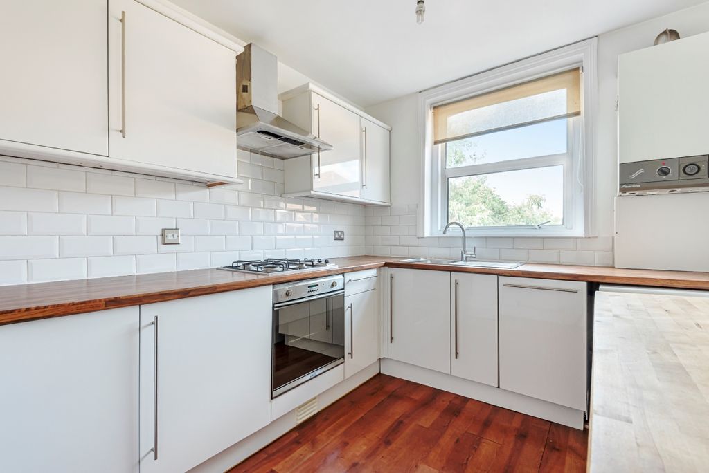 Property photo 3 of 7 Kitchen