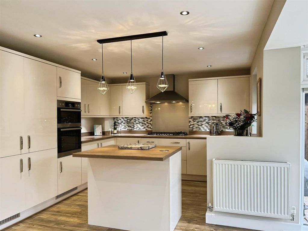 Property photo 2 of 45 22840152-Img_7085.Jpg