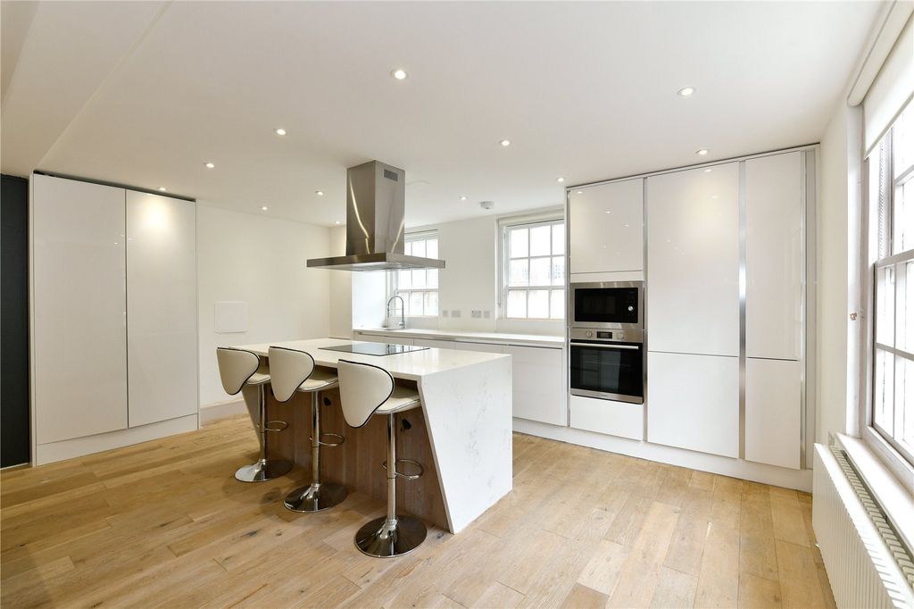 Property photo 1 of 8 Kitchen