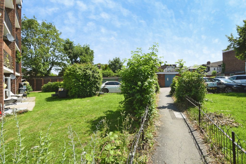 Additional image 15 of 2 bed flat for saleTower Hill, Brentwood CM14
