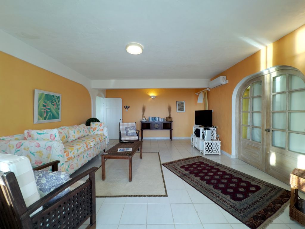 Property photo 2 of 27