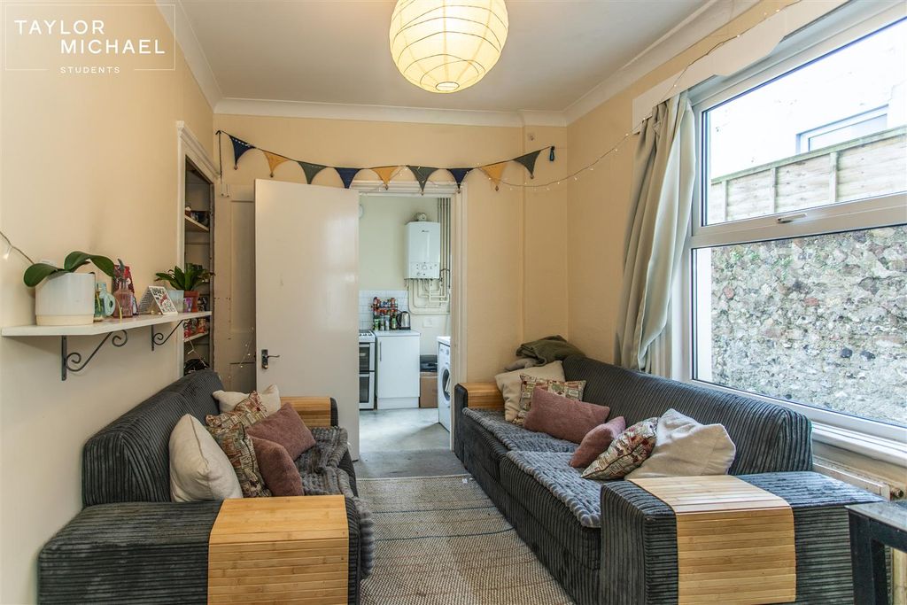 Property photo 3 of 17 Living Room