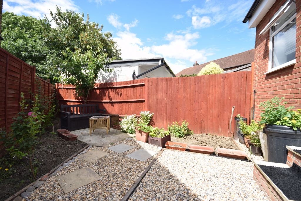 Property photo 1 of 7 Photo 3