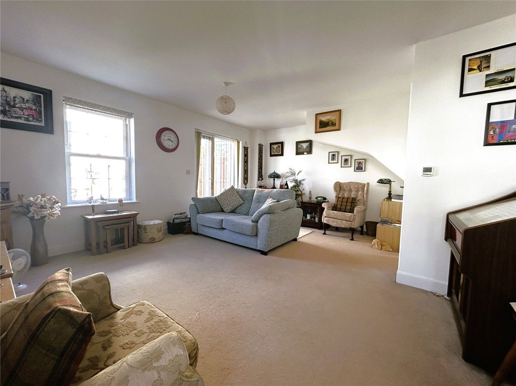 Property photo 3 of 10 Picture No. 04