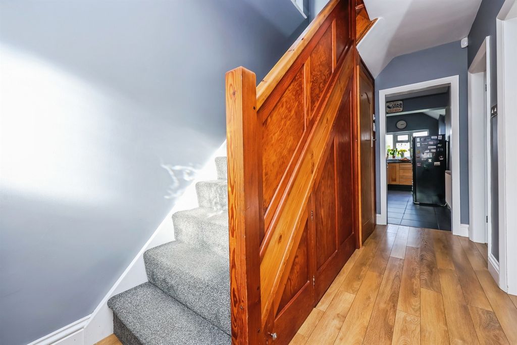 Property photo 2 of 25