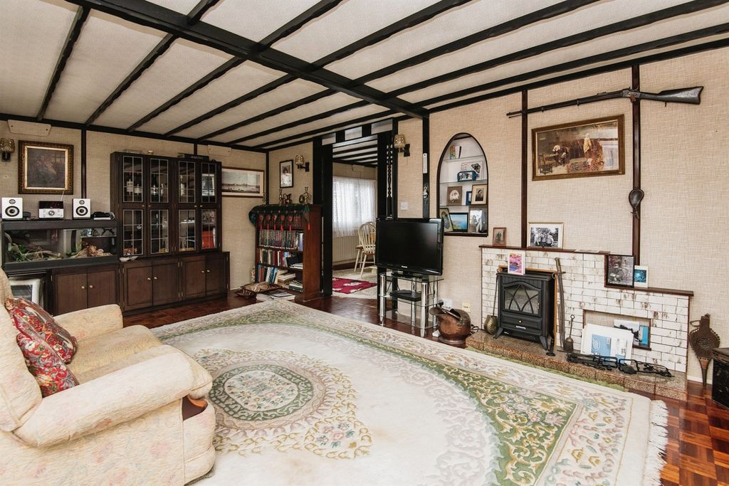 Property photo 3 of 11