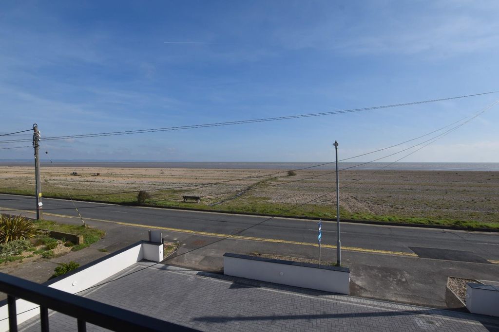 Property photo 3 of 36 234 The Parade Sunshine (1).Jpg