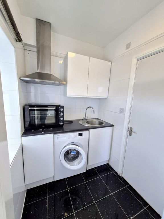 Property photo 3 of 6 Gallery