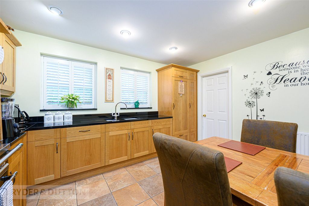 Property photo 2 of 28 Dining Kitchen
