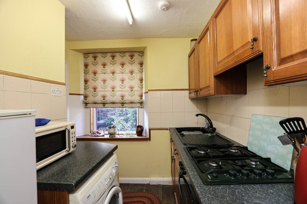 Property photo 3 of 11 Kitchen