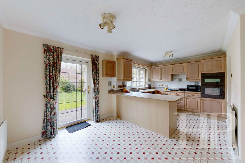 Property photo 2 of 32