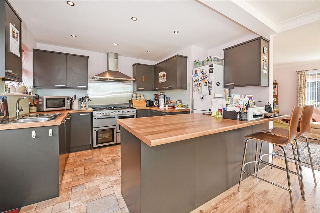 Property photo 2 of 28 Ph14_3535011.Jpg