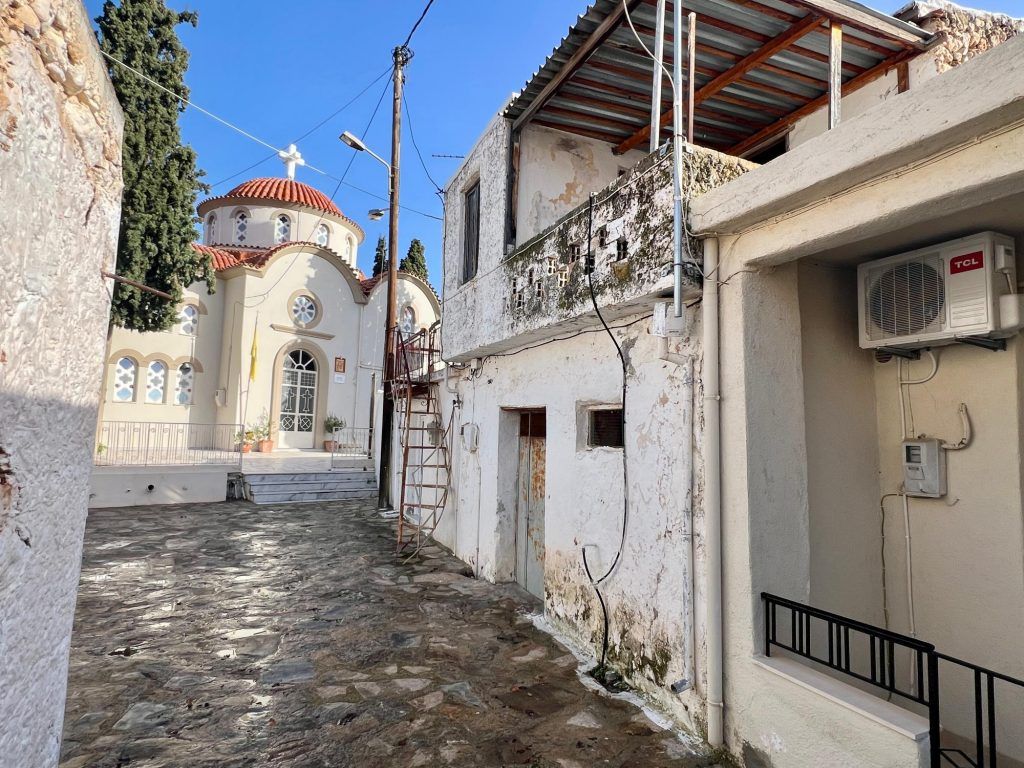 Property photo 2 of 28