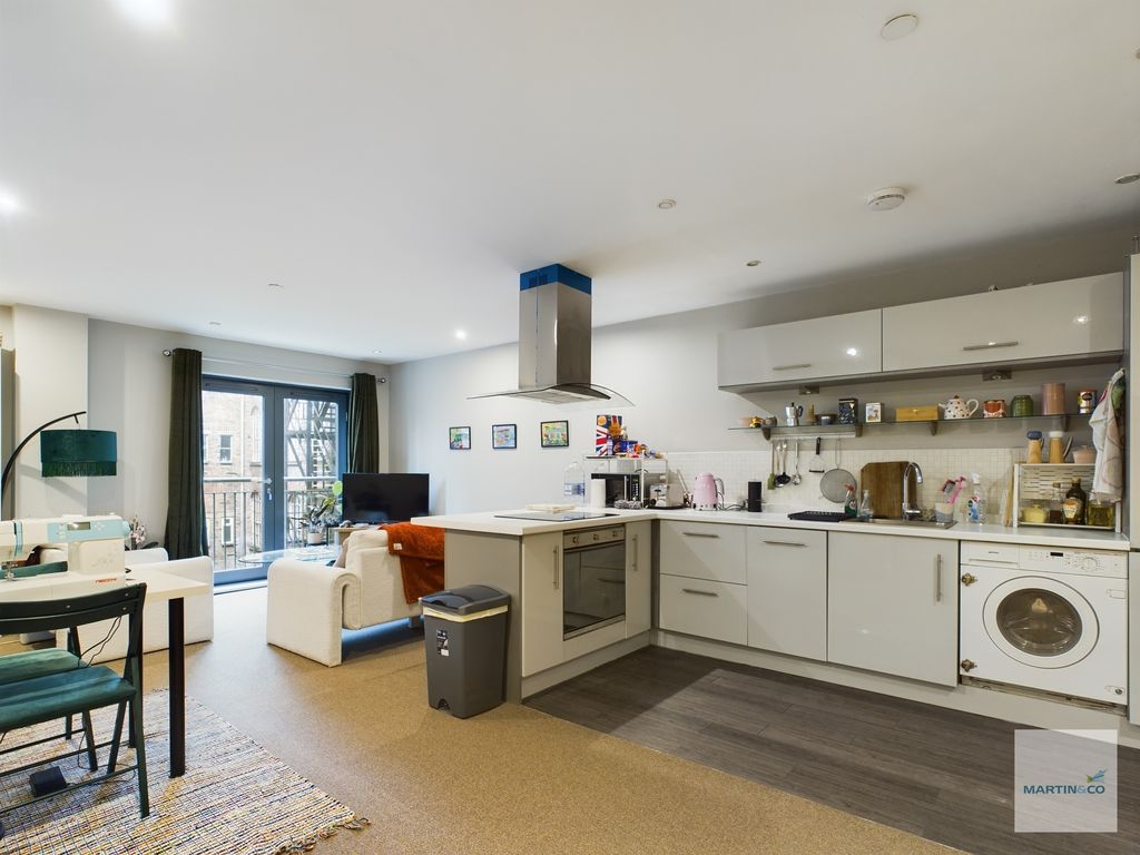 Property photo 2 of 10 Cam03394G0-Pr0060-Still002