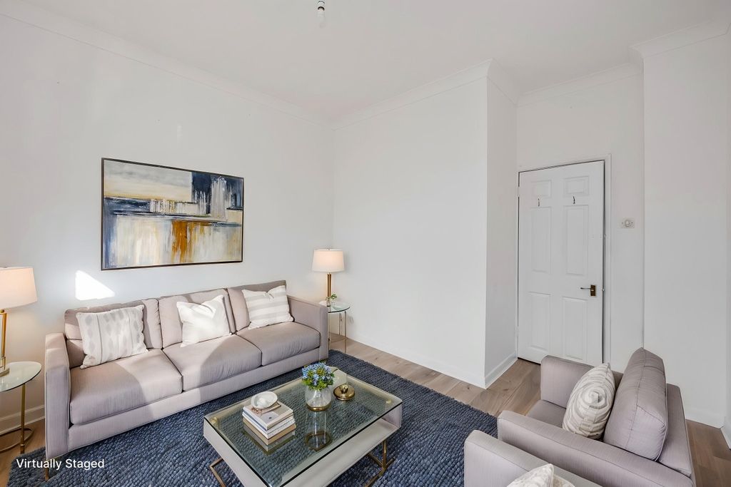 Property photo 3 of 13 4954274