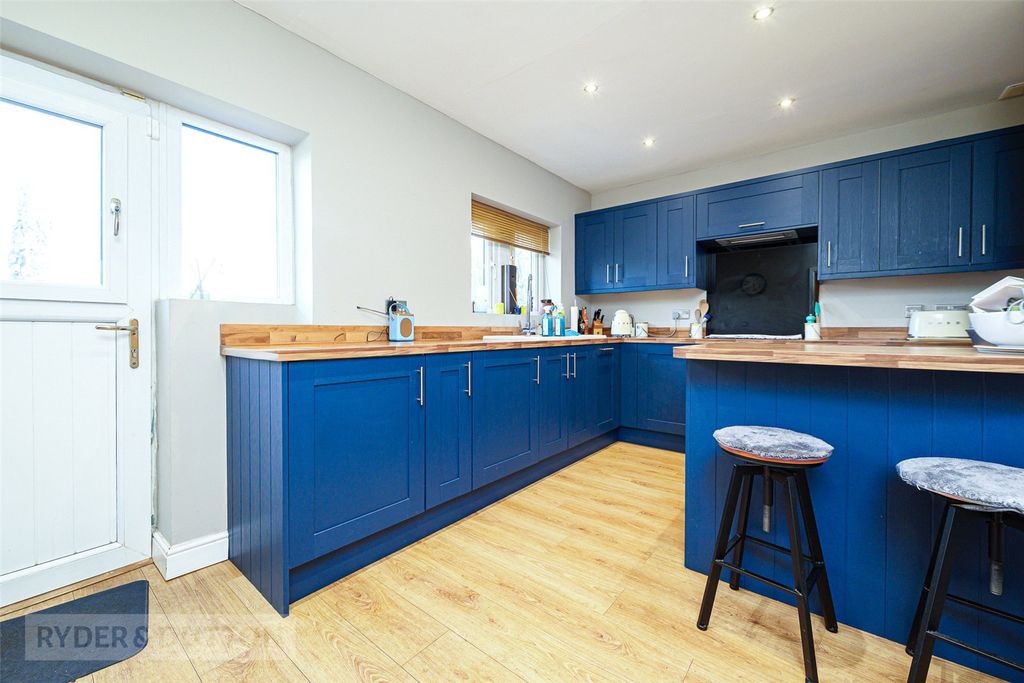 Property photo 3 of 18 Kitchen