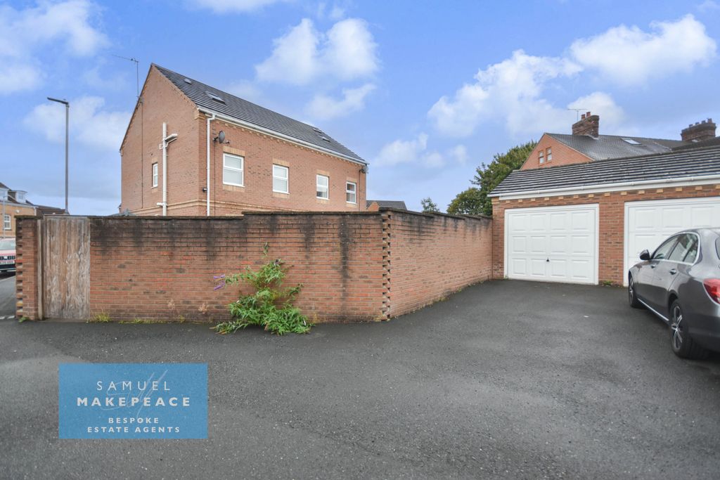 Property photo 2 of 26 Gallery