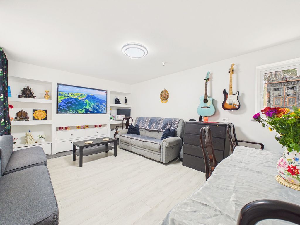 Property photo 2 of 10 Lounge