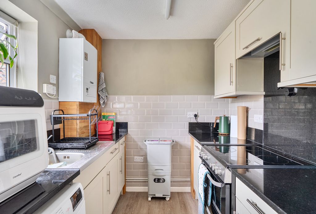 Property photo 3 of 11 1477919-10-6A2Aee...