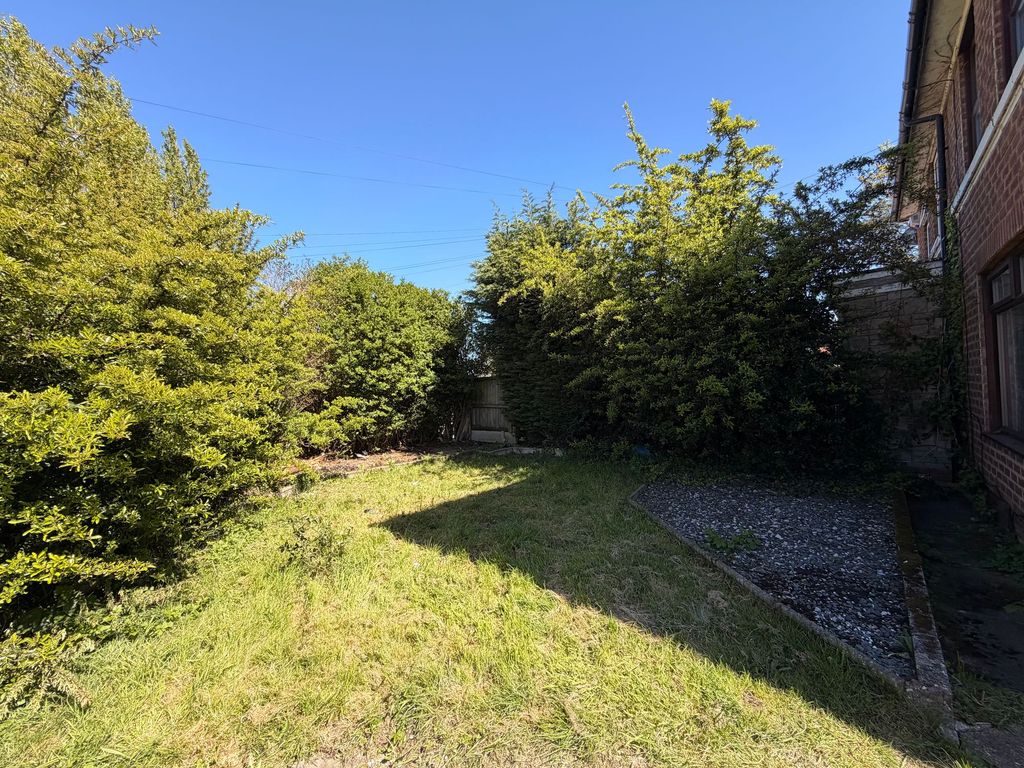 Property photo 2 of 23