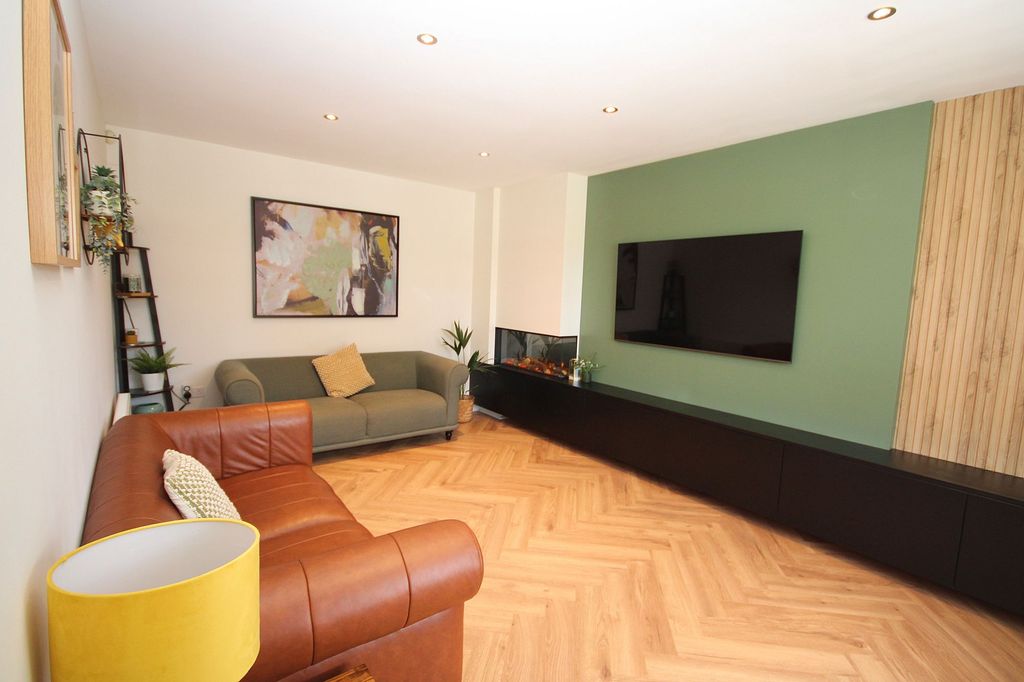 Property photo 2 of 30