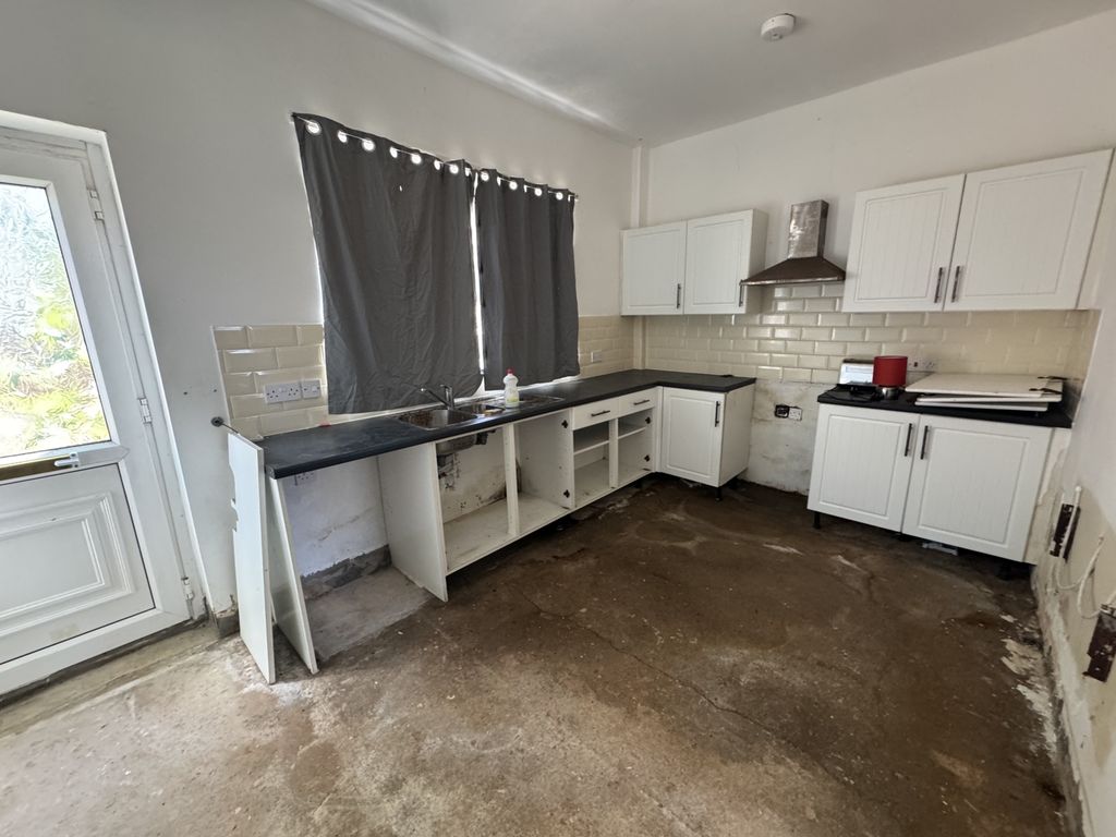 Property photo 3 of 7 Img_3880