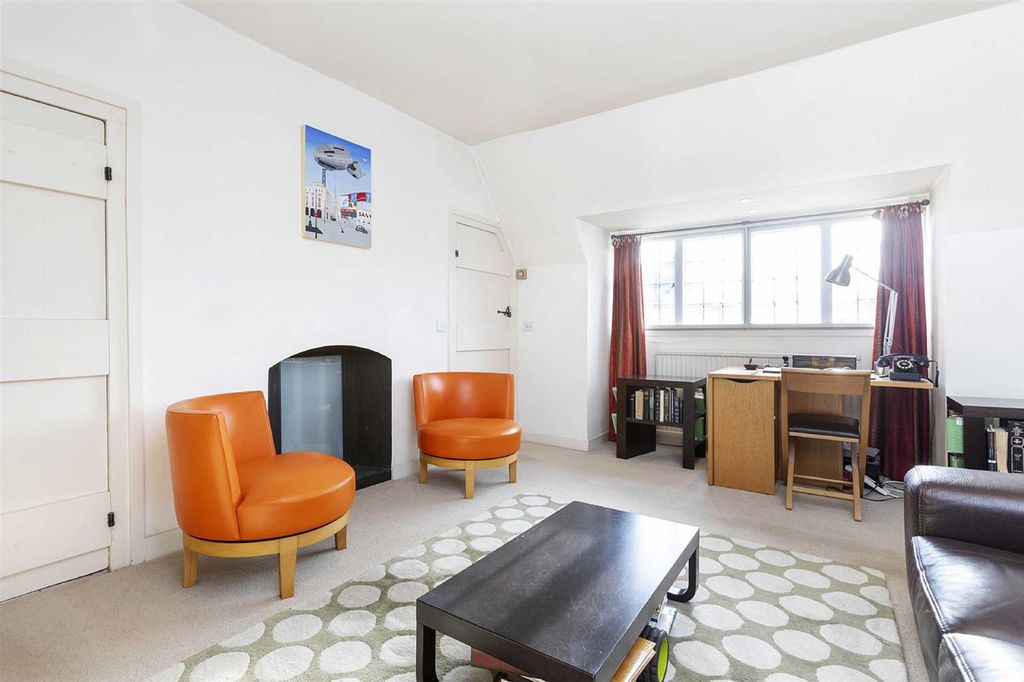Heath Close, London NW11 photo 4