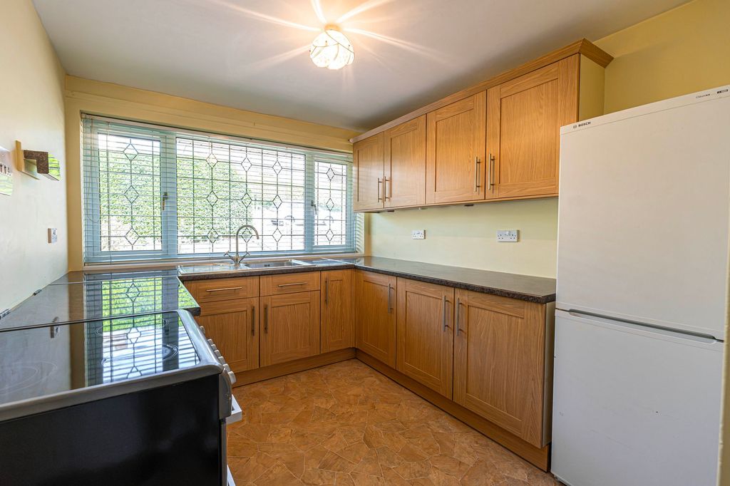 Property photo 2 of 32