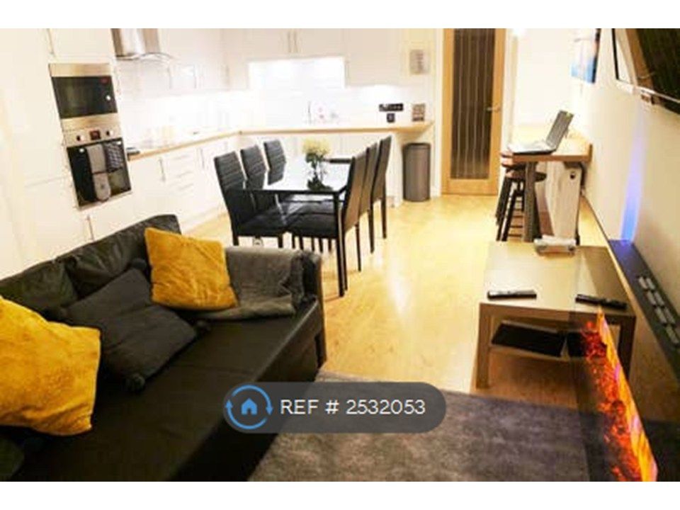 Property photo 2 of 25