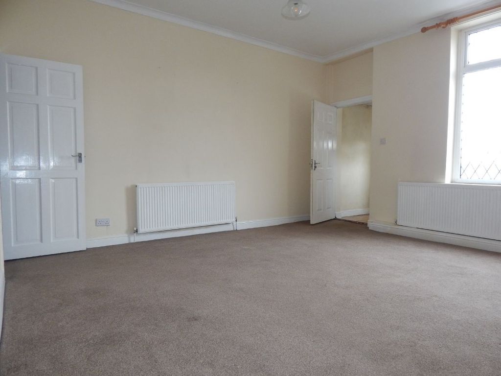 Property photo 2 of 11 Living Room