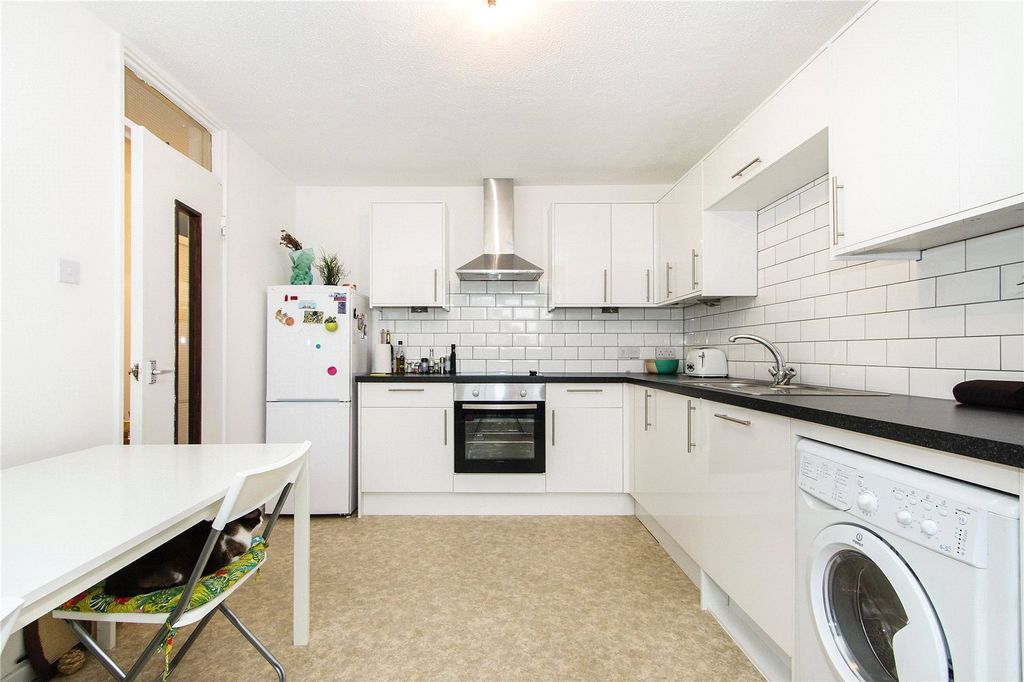 Property photo 2 of 7 Kitchen