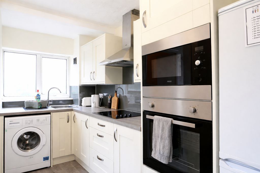 Property photo 3 of 8 Photo 10