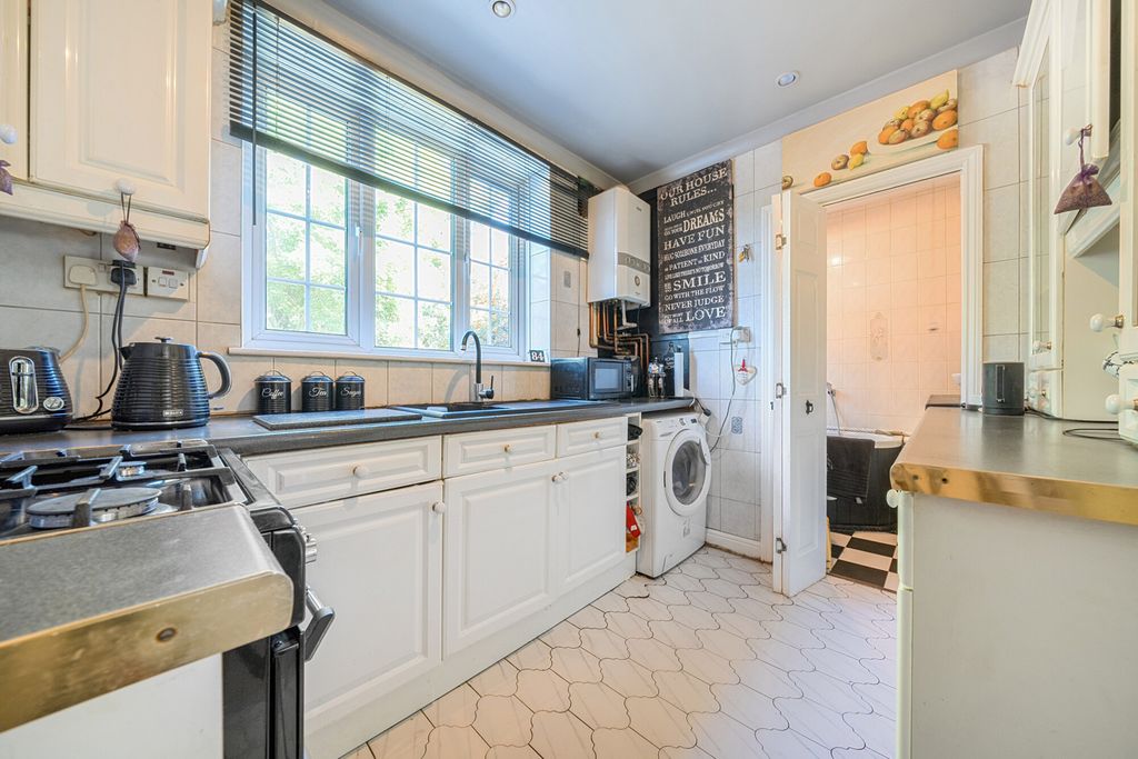 Property photo 3 of 15 1339829-12-689F10...