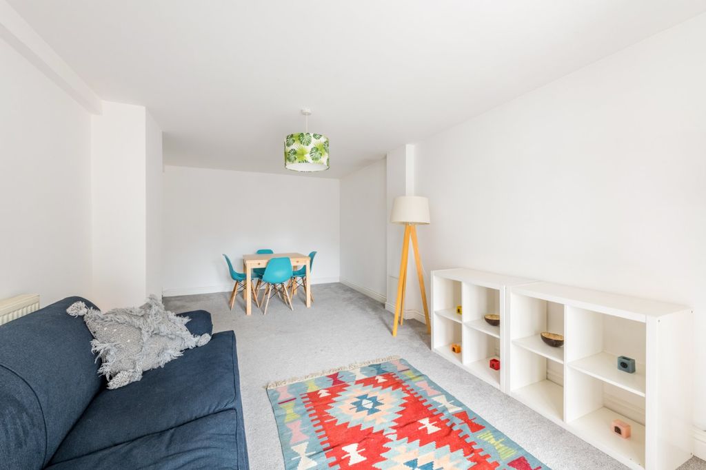 Property photo 3 of 11 Picture No. 15