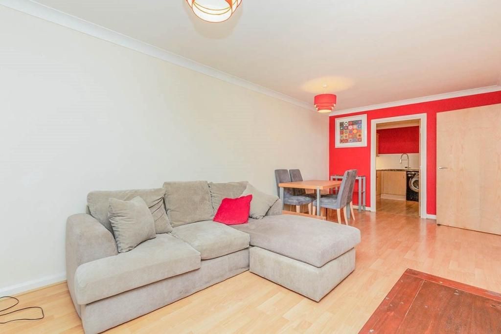 Property photo 2 of 7 Living Room