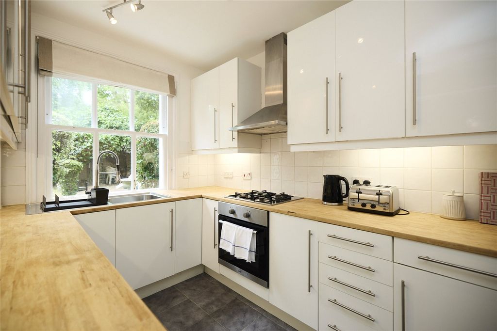 Property photo 2 of 14 Picture No. 11