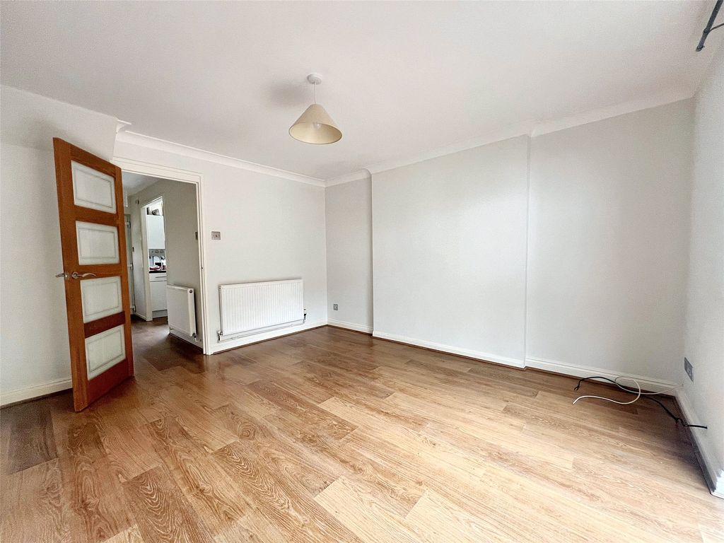 Property photo 2 of 11 Picture No. 28