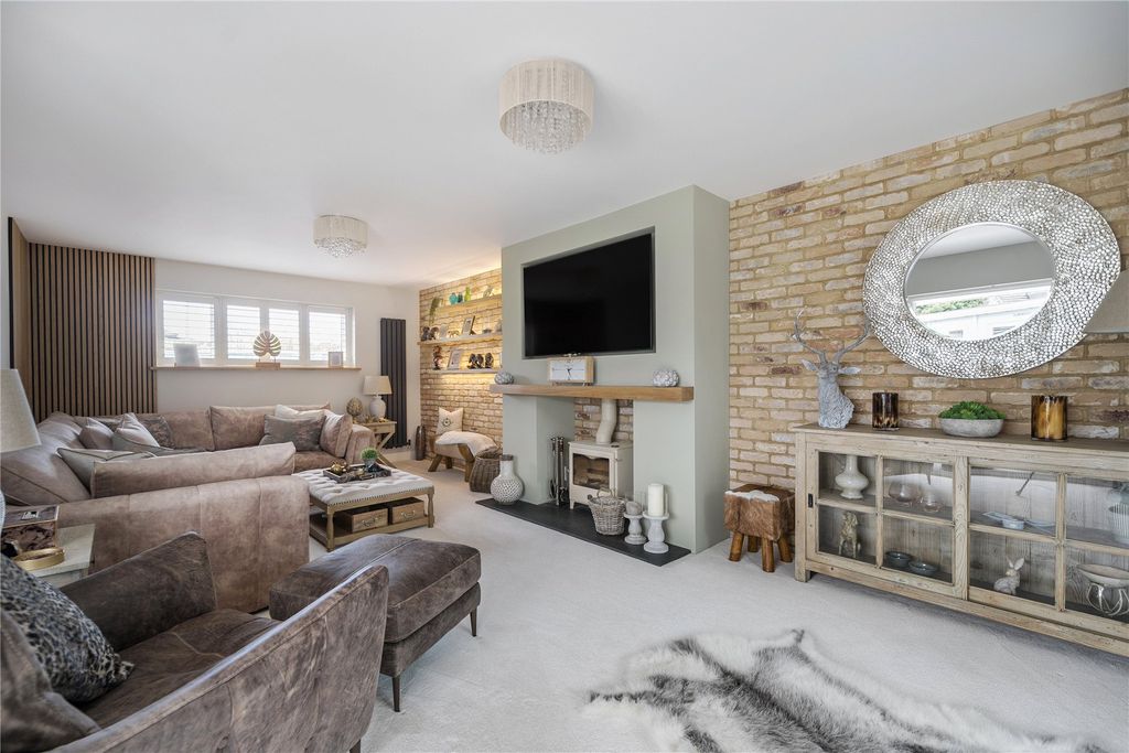 Property photo 2 of 28 Picture No. 14