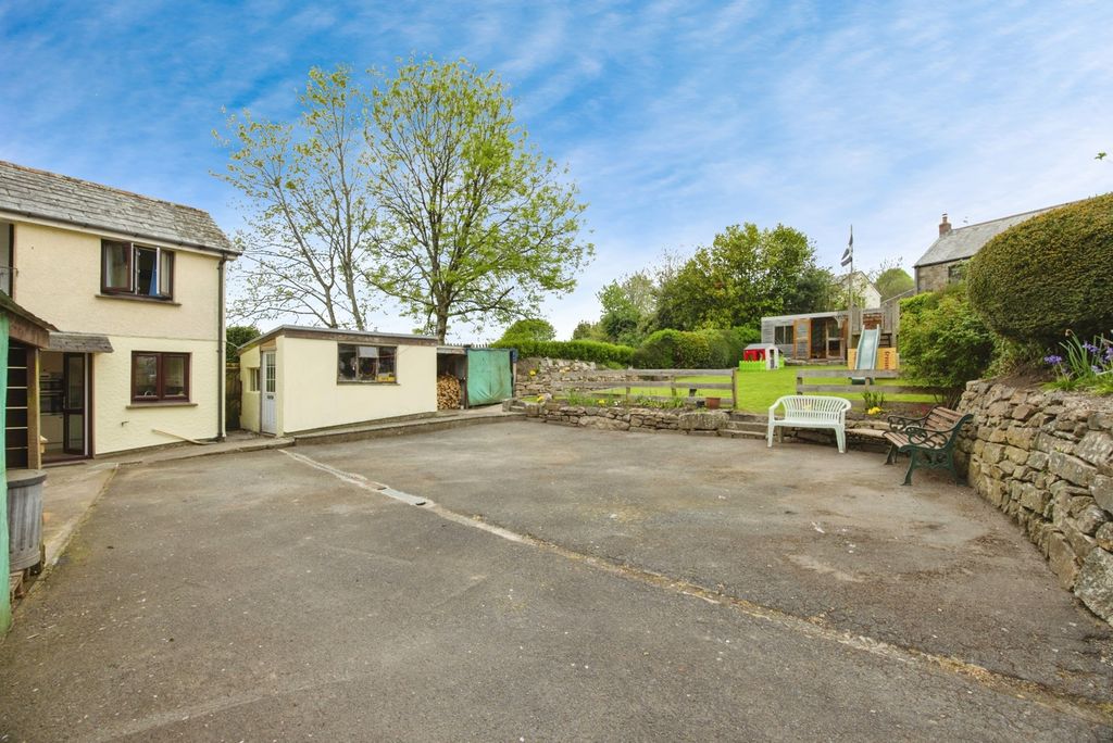 Property photo 3 of 17 Photo