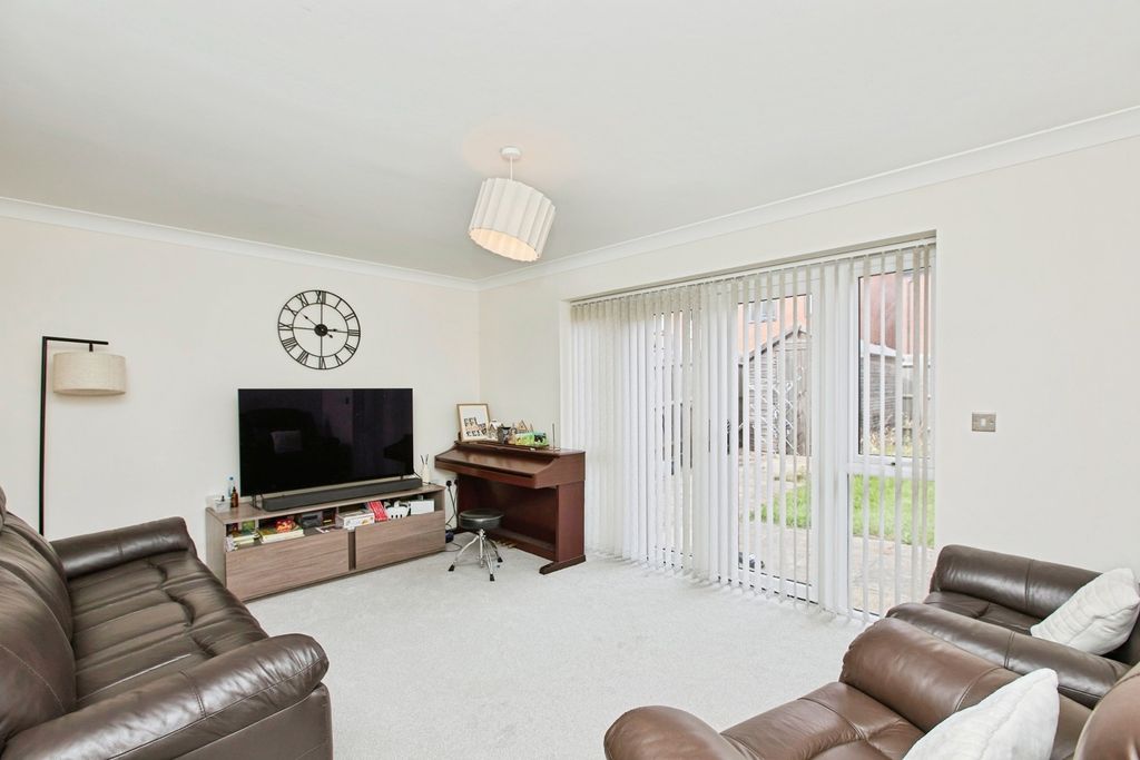Property photo 2 of 17 Living Room
