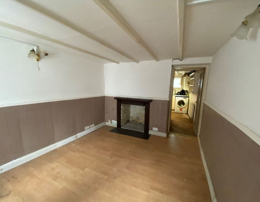 Property photo 2 of 7 Living Room