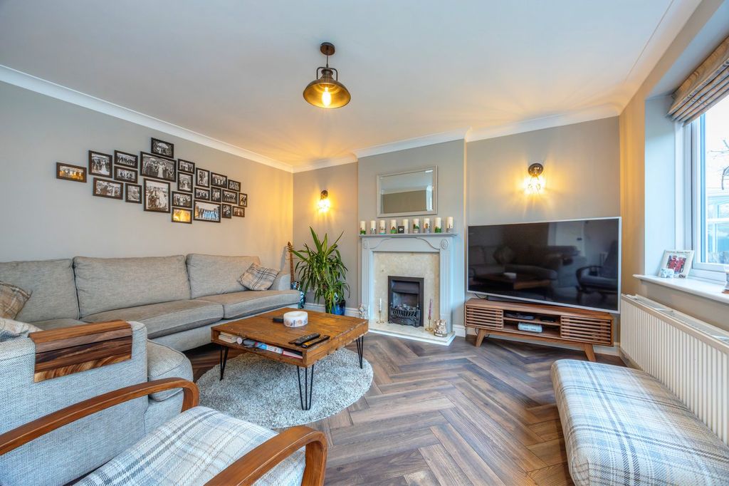 Property photo 3 of 28